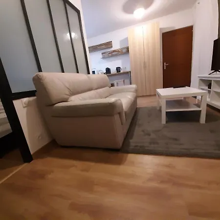 Apartmán 2 Pieces, Proche Rer, Bus Et Chateau *